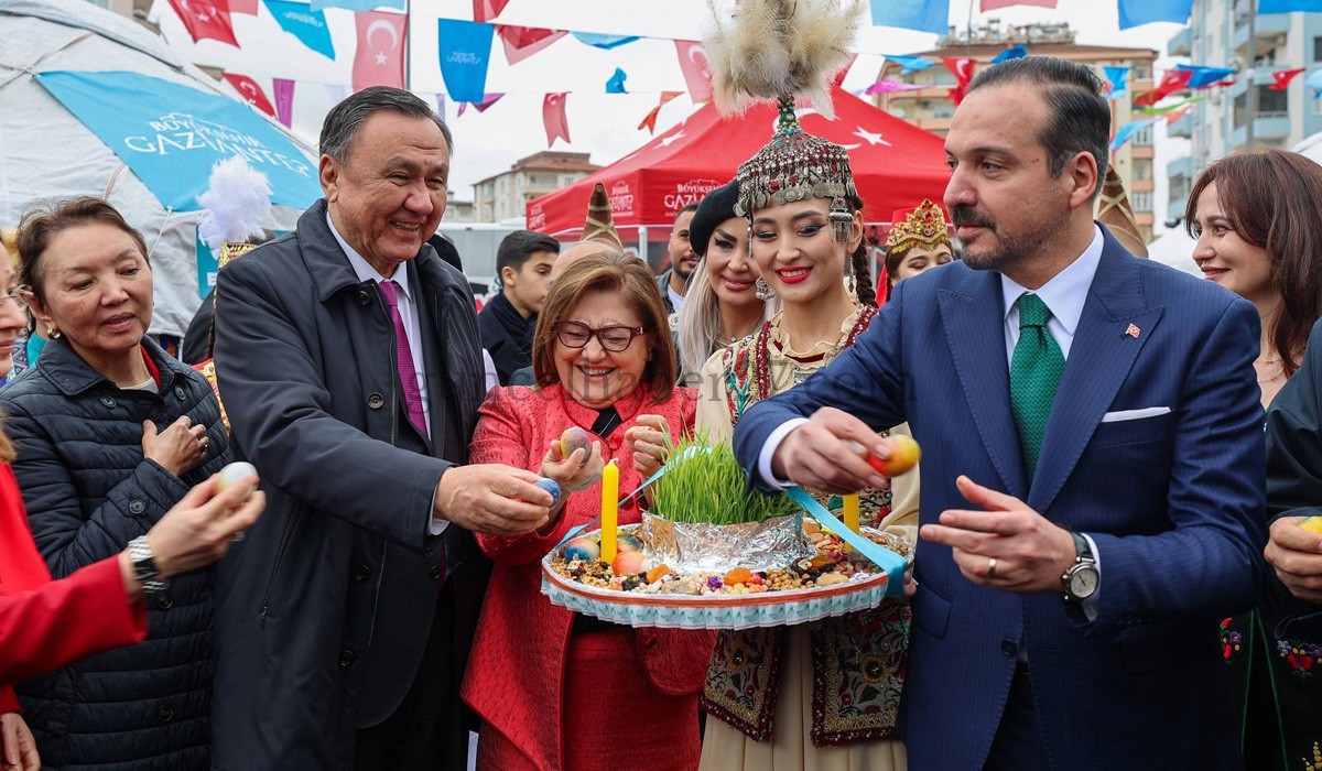 GAZİANTEP’TE NEVRUZ BİRLİK VE KARDEŞLİK ATEŞİ YANDI