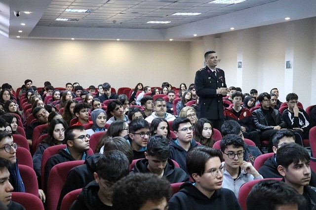 JANDARMA VE SAHİL GÜVENLİK AKADEMİSİ, GAZİANTEP’TE ÖĞRENCİLERLE BULUŞTU