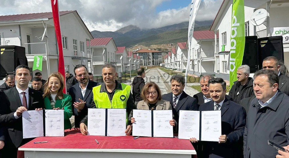 AHBAP EVLERİNİN ANAHTARI HAK SAHİPLERİNE TESLİM EDİLDİ