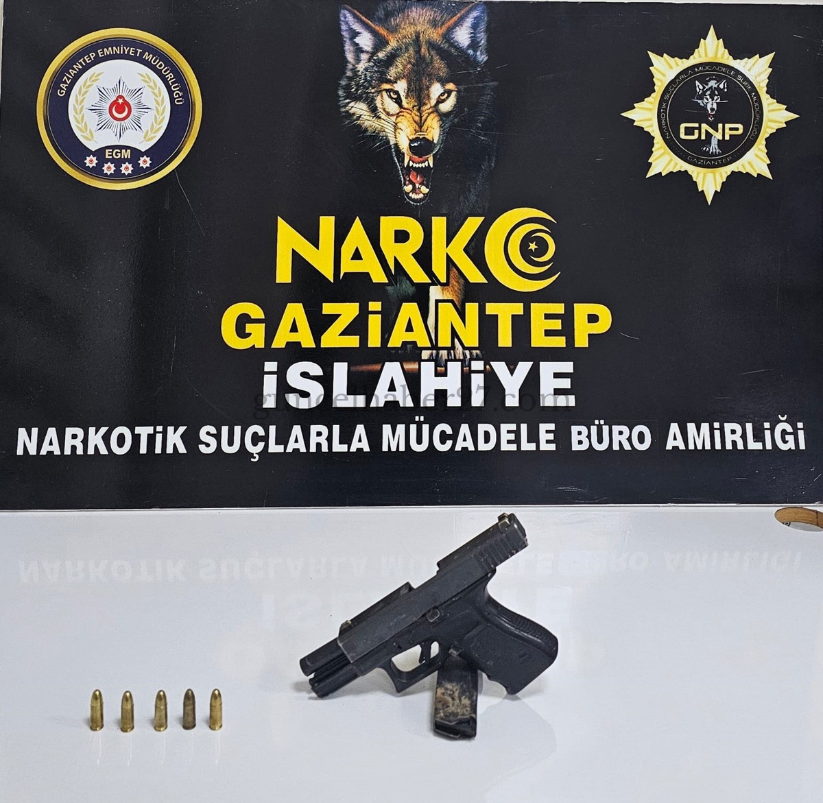 POLİSİN DURDURDUĞU ARAÇTA SİLAH YAKALANDI