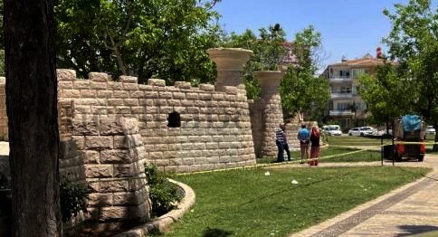 PARKTA HAREKETSİZ BULUNAN ŞAHIS YAŞAMINI KAYBETTİ