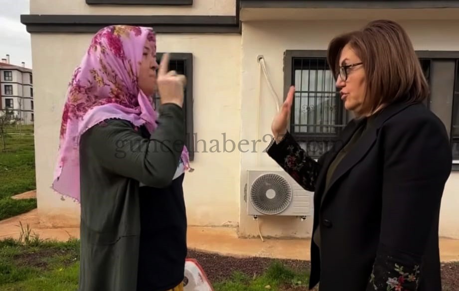 BELEDİYE BAŞKANI FATMA ŞAHİN İŞARET DİLİYLE SOHBET ETTİ