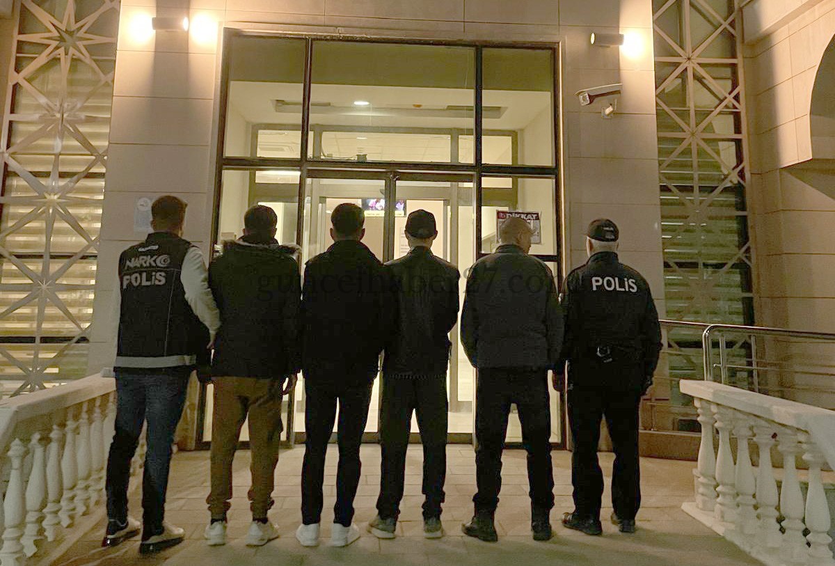 AFGAN UYRUKLU 4 KAÇAK GÖÇMEN YAKALANDI