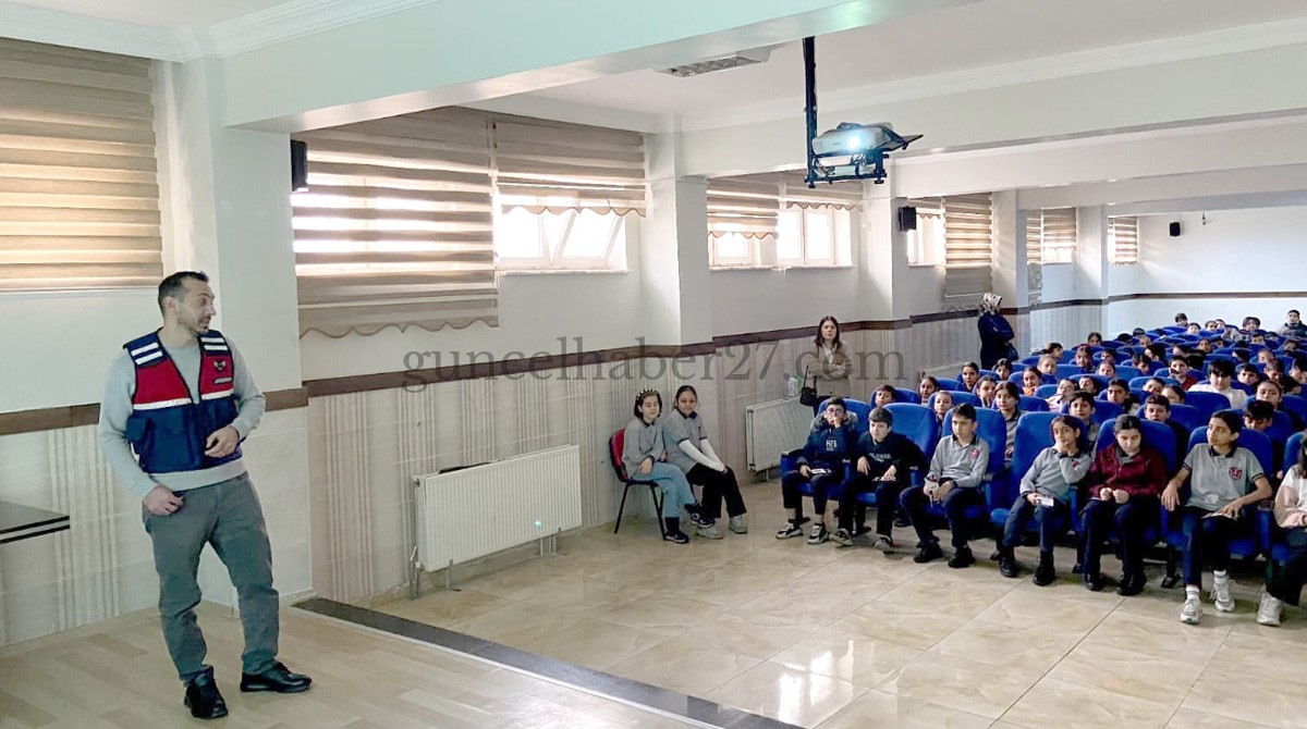 JANDARMADAN ÖĞRENCİLERE SİBER GÜVENLİK EĞİTİMİ