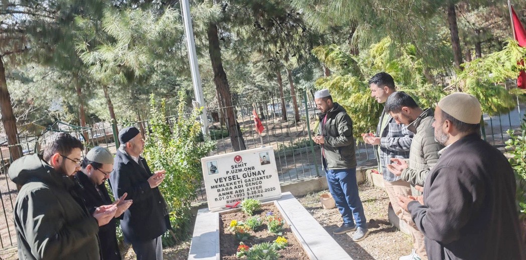 ŞEHİT VEYSEL GÜNAY, MEZARI BAŞINDA ANILDI