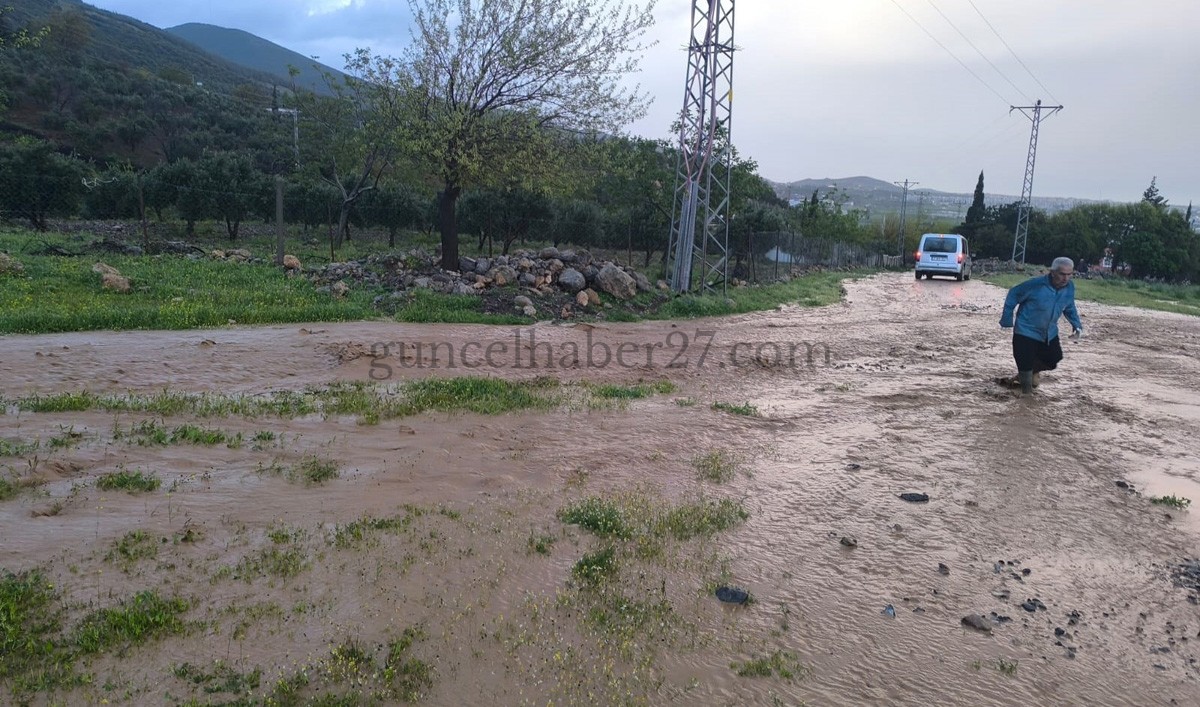 SAĞANAK YAĞIŞ HAYATI OLUMSUZ ETKİLEDİ