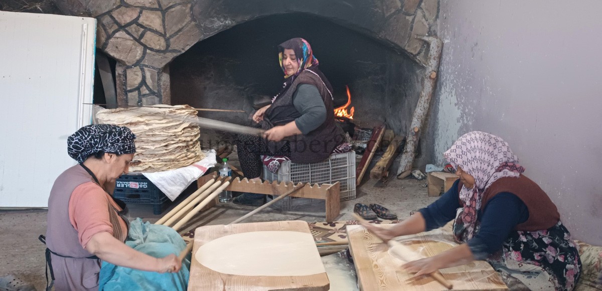KADINLAR GELENEKSEL YUFKA EKMEK İLE PARA KAZANIYOR-VİDEOLU