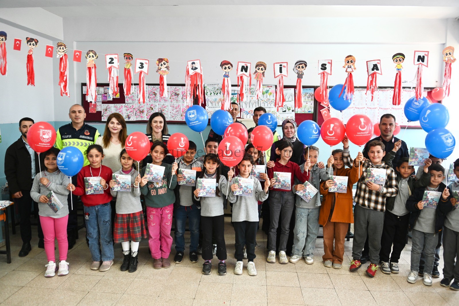 JANDARMADAN 23 NİSAN’DA ÖĞRENCİLERE ANLAMLI ZİYARET