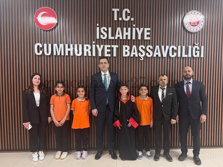 İSLAHİYE’DE 23 NİSAN’A ÖZEL TEMSİLİ DEVİR TESLİM