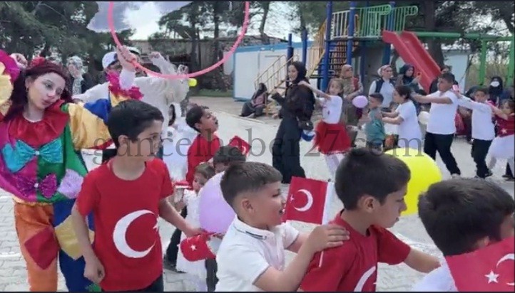 ÜNİVERSİTE ÖĞRENCİLERİNDEN KÖY OKULUNA ANLAMLI ZİYARET