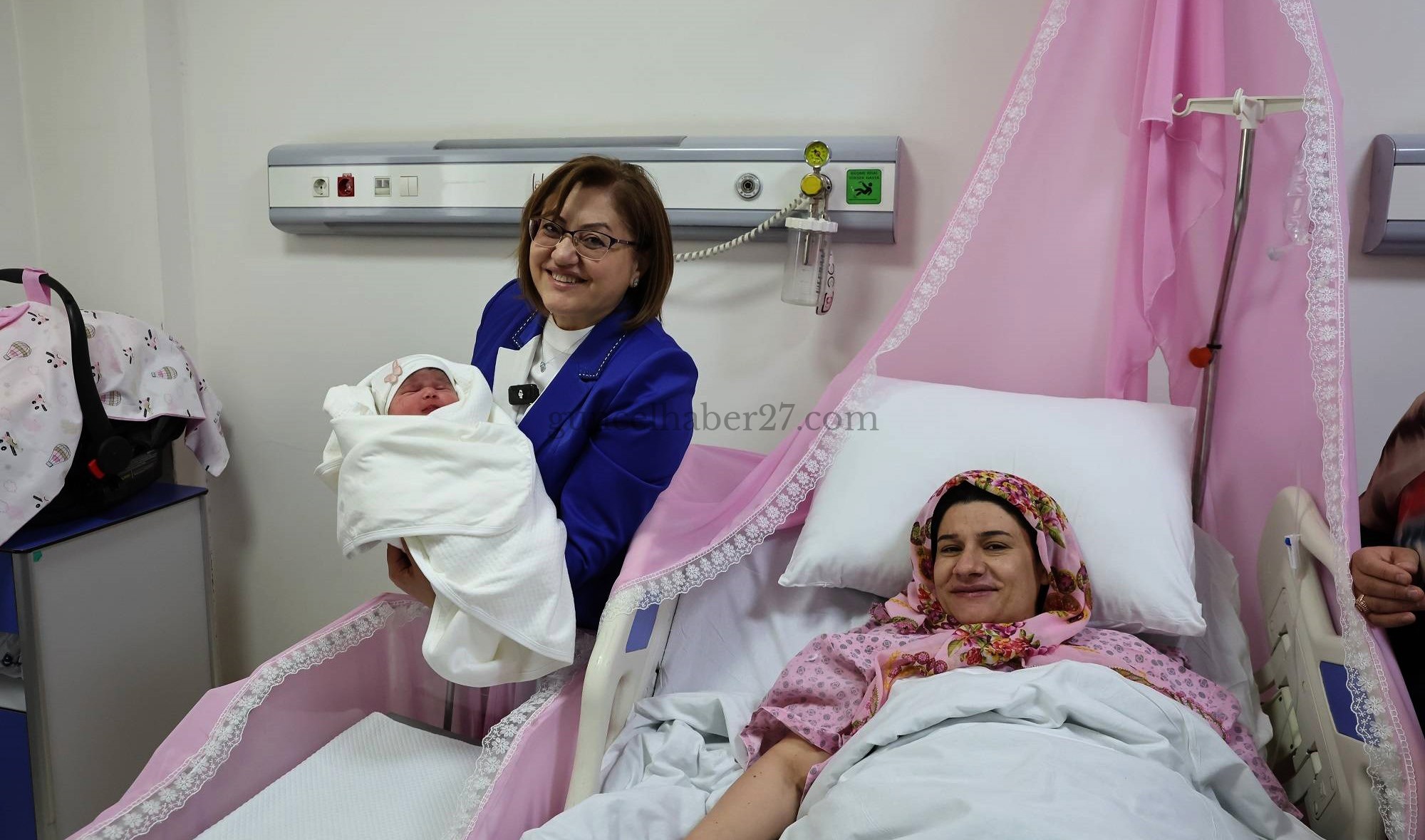 AİLE YILININ İLK BEBEĞİ MİNİK FATMA ŞAHİN OLDU