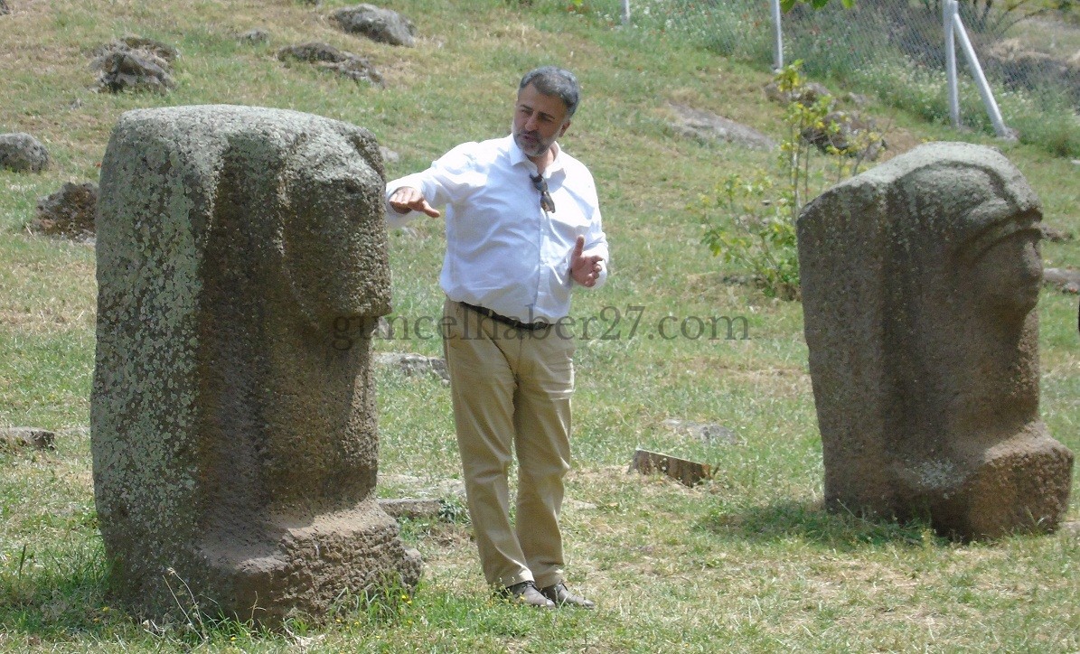 PARİS LOUVRE MÜZESİ’NDE YESEMEK KONFERANSI