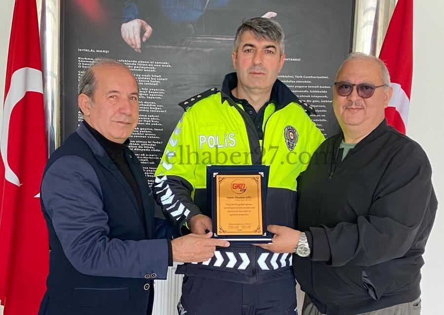 GUNCELHABER27.COM EDİTÖRLERİNDEN BÖLGE TRAFİK AMİRİ GÖL’E PLAKET