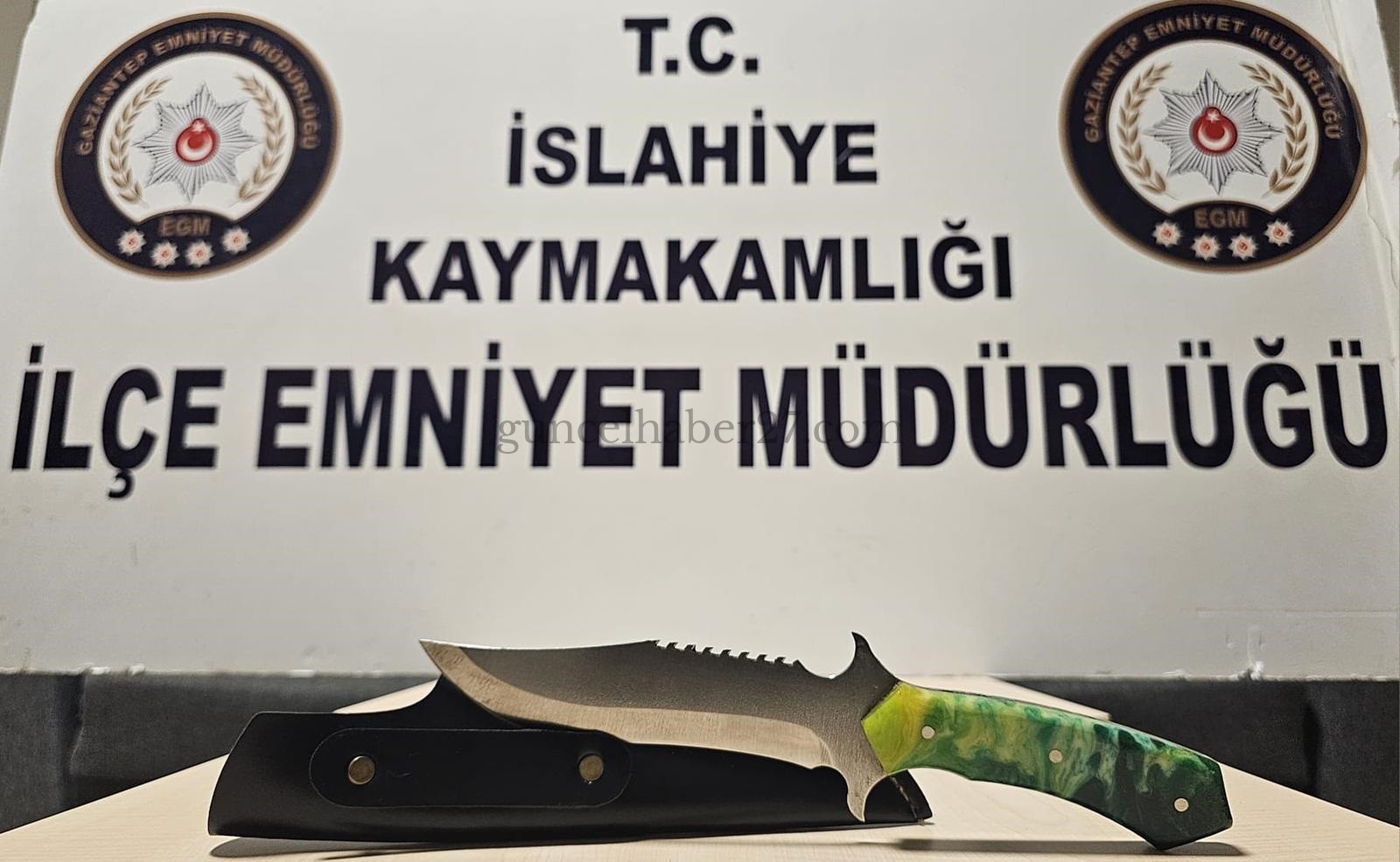 POLİSE RAMBO BIÇAĞIYLA YAKALANDI