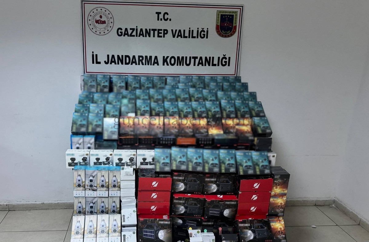 JANDARMA, 1 MİLYON LİRA DEĞERİNDE KAÇAK MALZEME ELE GEÇİRDİ