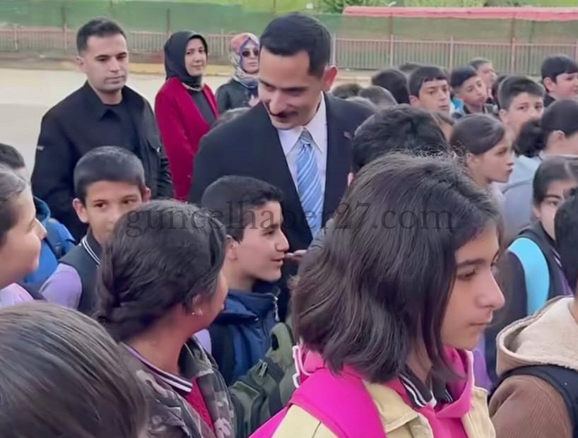 ÖĞRENCİLER: “BANA BİR HARF ÖĞRETENİN KIRK YIL KÖLESİ OLURUM”