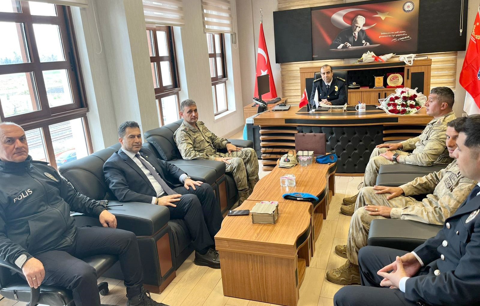 JANDARMADAN POLİSLERE KUTLAMA