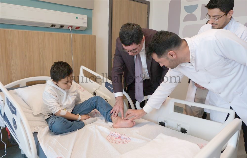 ŞEHİR HASTANESİNDE KASIĞINDAN ALINAN DOKU NAKLİYLE KOŞMAYA BAŞLADI