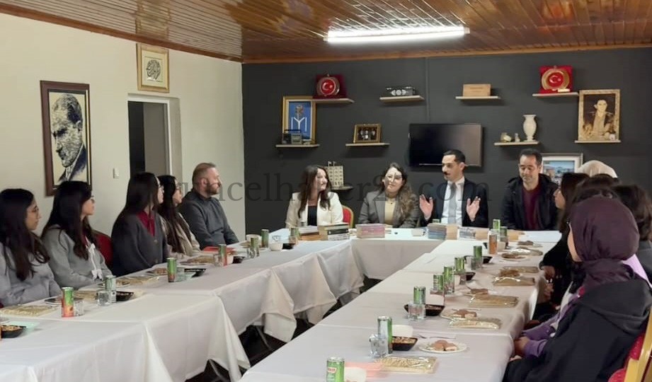 KAYMAKAM SOYLU ÖĞRENCİLERİ EVİNDE AĞIRLADI