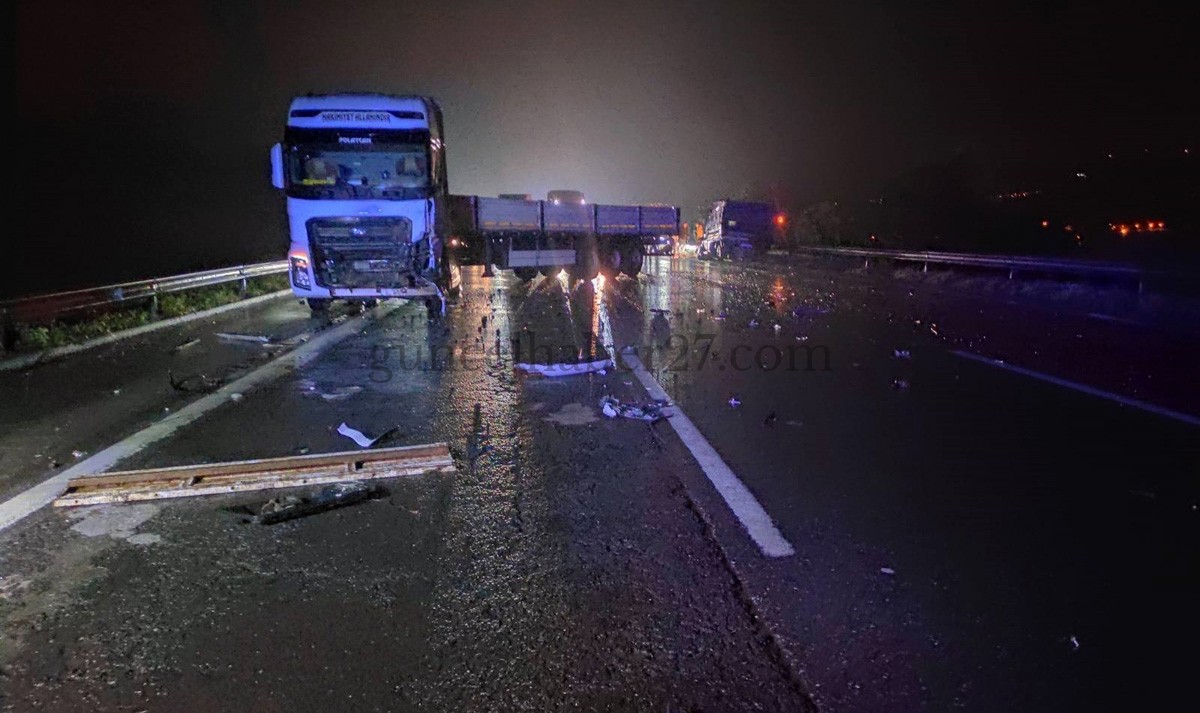 TAG OTOYOLUNDA TIR İLE KAMYONET ÇARPIŞTI: 1 ÖLÜ,1 YARALI