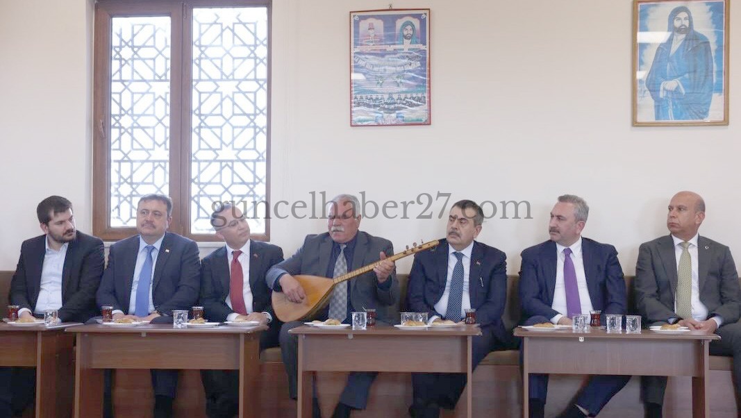 BAKAN YUSUF TEKİN CEM EVİNİ ZİYARET ETTİ