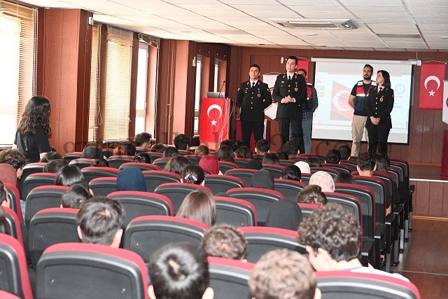 GAZİANTEP’TE ÖĞRENCİLERE JANDARMA VE SAHİL GÜVENLİK AKADEMİSİ TANITILDI