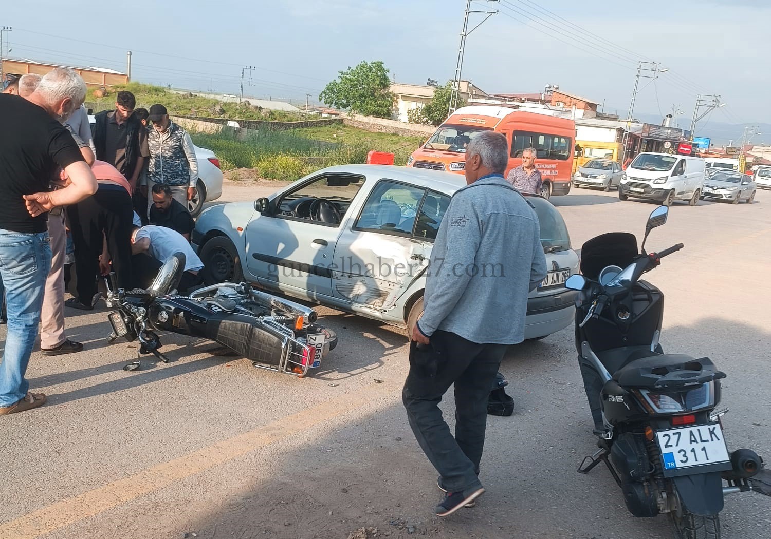 GAZİANTEP’TE OTOMOBİL İLE MOTOSİKLET ÇARPIŞTI
