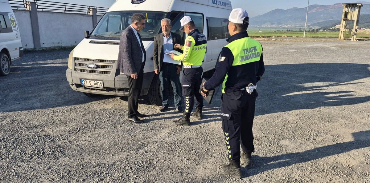 GÜVENLİ YOLCULUK İÇİN OKUL SERVİSLERİ DENETLENDİ