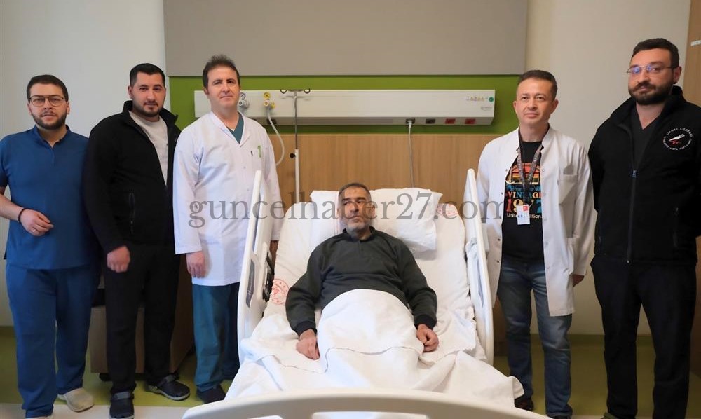 GAZİANTEP ŞEHİR HASTANESİNDE 8,5 KİLOLUK BÖBREK 30 DAKİKADA ALINDI