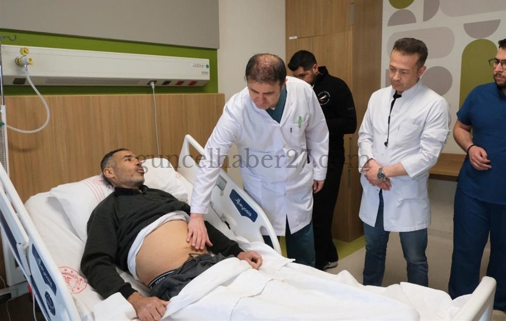 GAZİANTEP ŞEHİR HASTANESİNDE 8,5 KİLOLUK BÖBREK 30 DAKİKADA ALINDI