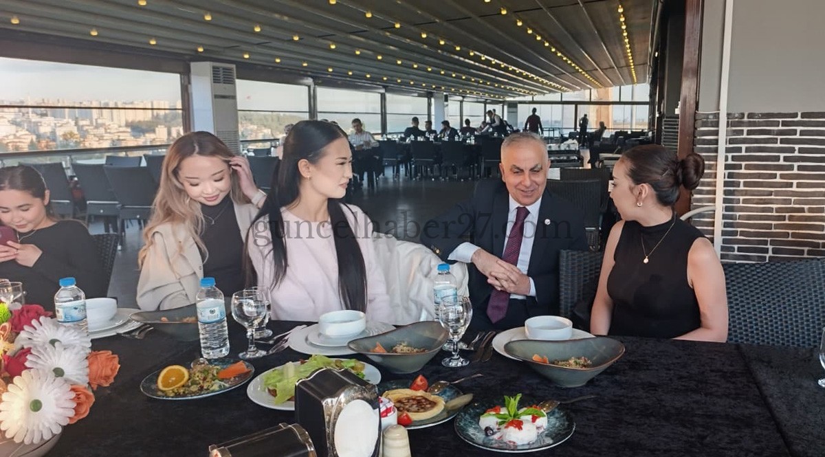 REKTÖR PROF. DR. DOĞAN ULUSLARARASI ÖĞRENCİLERLE BİR ARAYA GELDİ