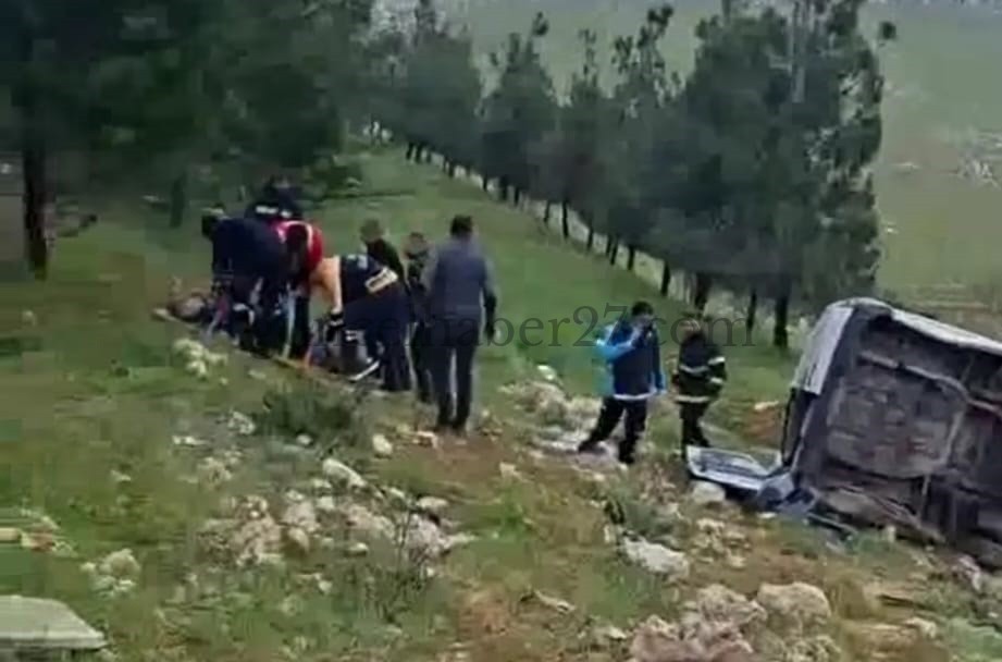 GAZİANTEP’TE İŞÇİ SERVİSİ DEVRİLDİ:16 YARALI
