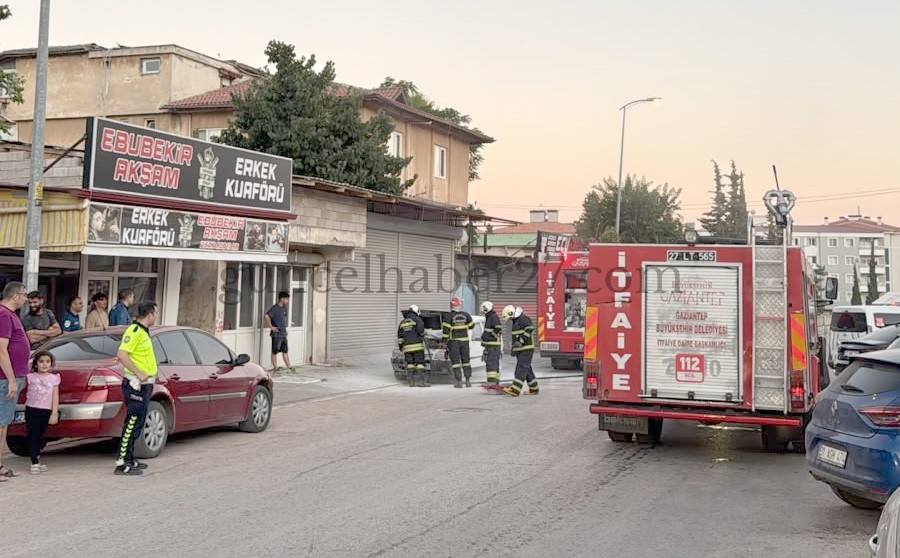 PARK HALİNDEKİ OTOMOBİL YANDI