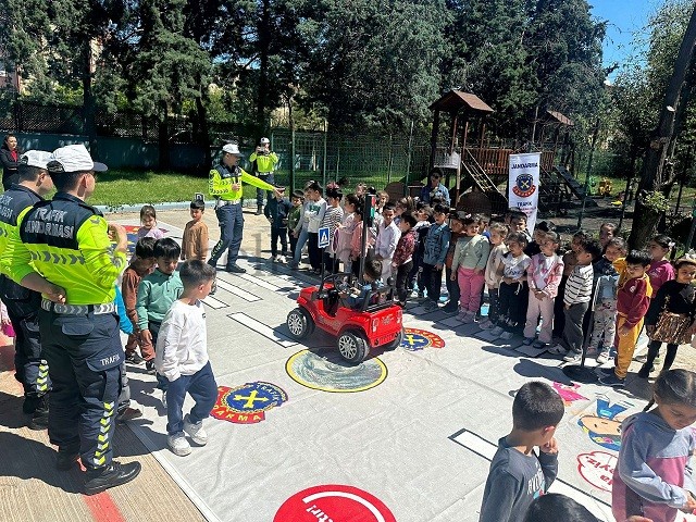 JANDARMADAN MOBİL TRAFİK EĞİTİMİ