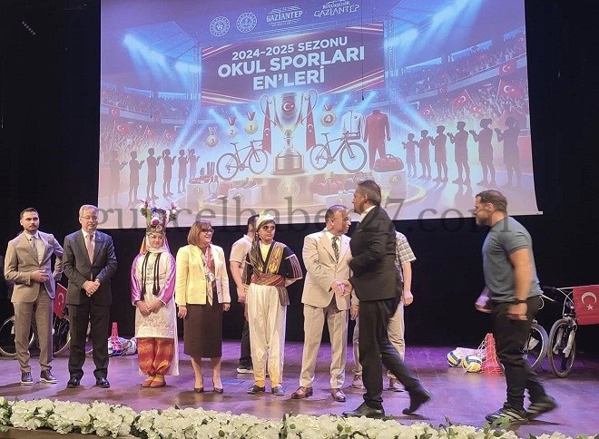 CUMHURİYET ORTAOKULU SPORUN ZİRVESİNDE