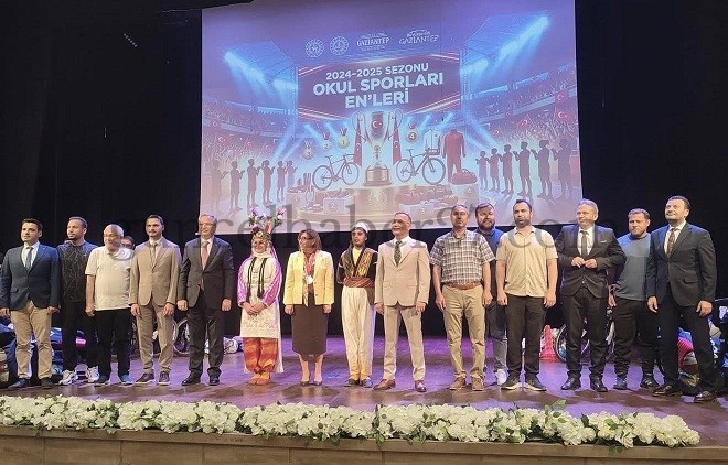 CUMHURİYET ORTAOKULU SPORUN ZİRVESİNDE