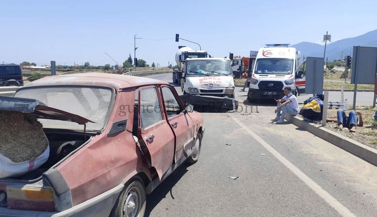 GAZİANTEP’TE TRAFİK KAZASI:4 YARALI