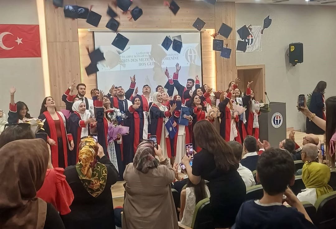 GAÜN İSLAHİYE İİBF’DE MEZUNİYET HEYECANI