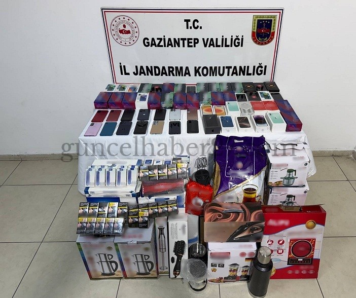 JANDARMA 2 MİLYON 850 BİN LİRALIK KAÇAK ÜRÜN ELE GEÇİRDİ