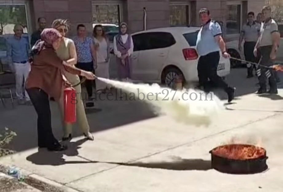SAĞLIK ÇALIŞANLARINA YANGIN SÖNDÜRME TATBİKATI