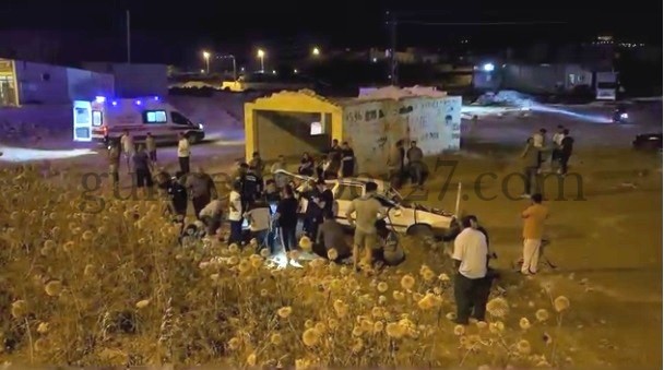 HASSA’DA LASTİĞİ PATLAYAN OTOMOBİL TAKLA ATTI: 5 YARALI
