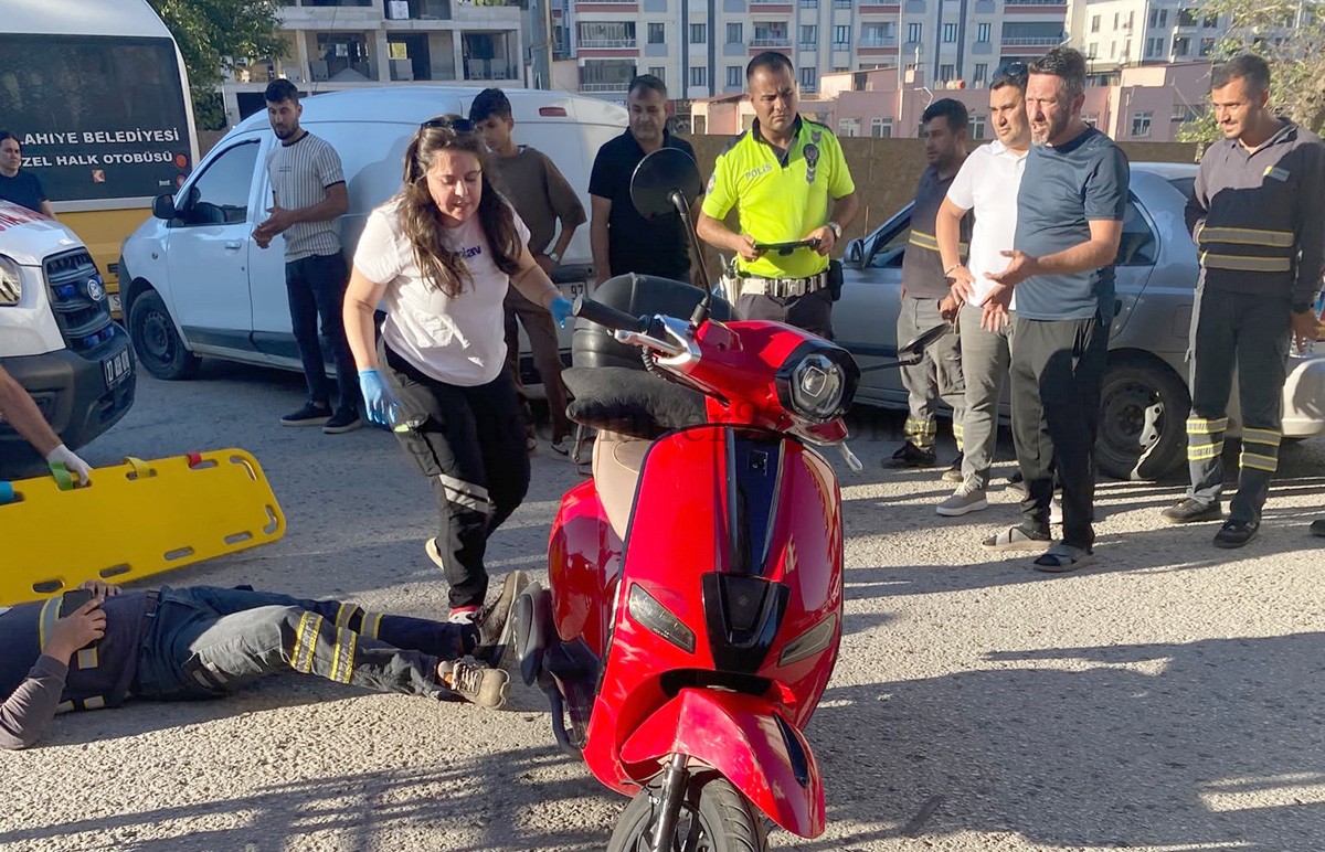 HAFİF TİCARİ ARAÇ İLE MOTOSİKLET ÇARPIŞTI:1 YARALI