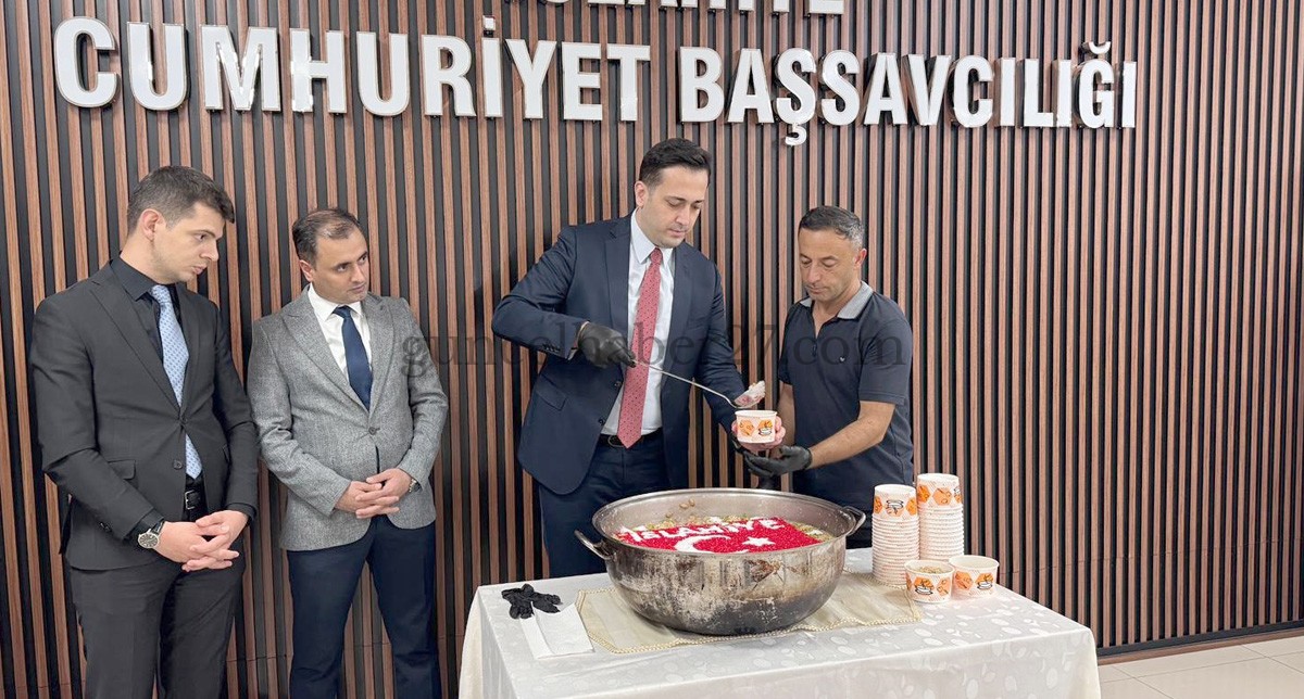 ADLİYEDE GELENEKSEL AŞURE İKRAMI