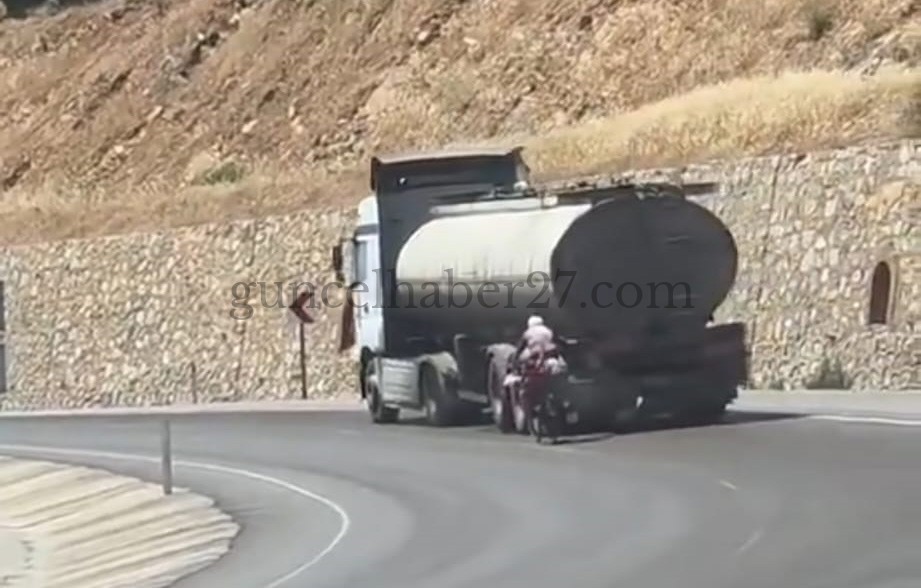 BİSİKLETLİ, TANKERE TUTUNUP YOLCULUK YAPTI