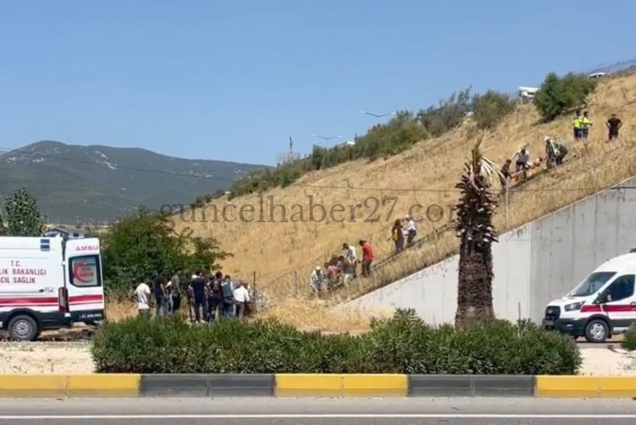 GAZİANTEP’TE ZİNCİRLEME KAZA 2 ÖLÜ,3 YARALI