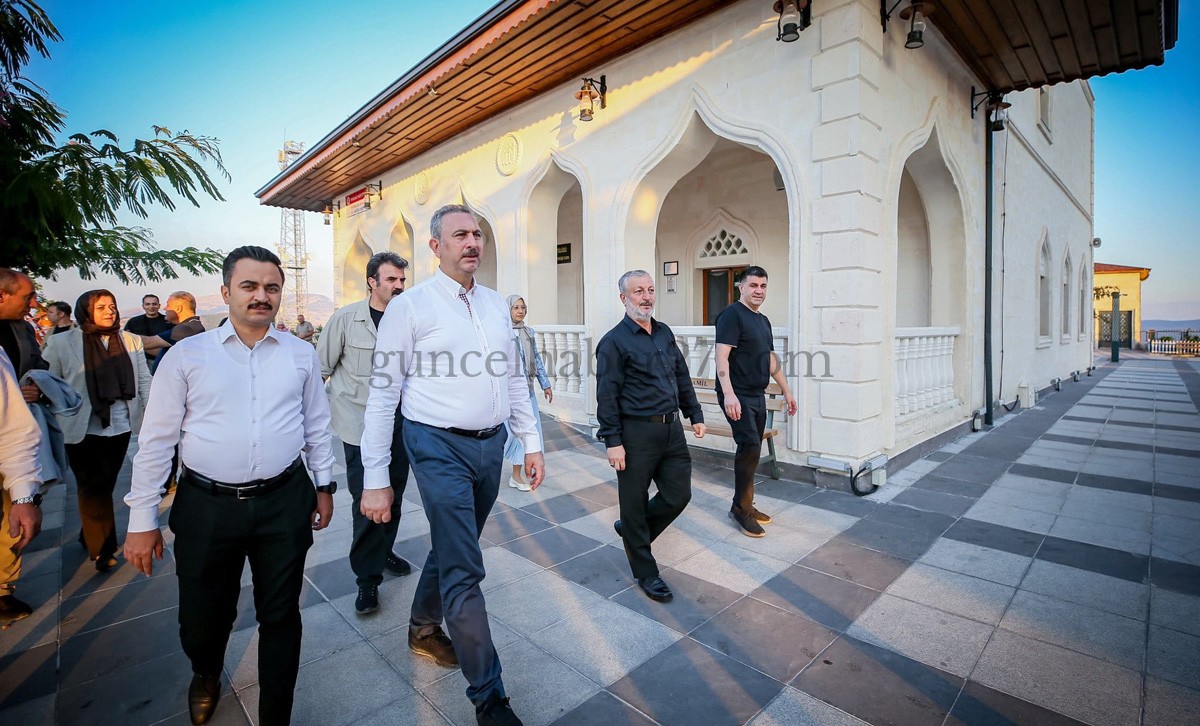 AK PARTİ GRUP BAŞKANVEKİLİ GÜL’DEN TÜRBE ZİYARETİ