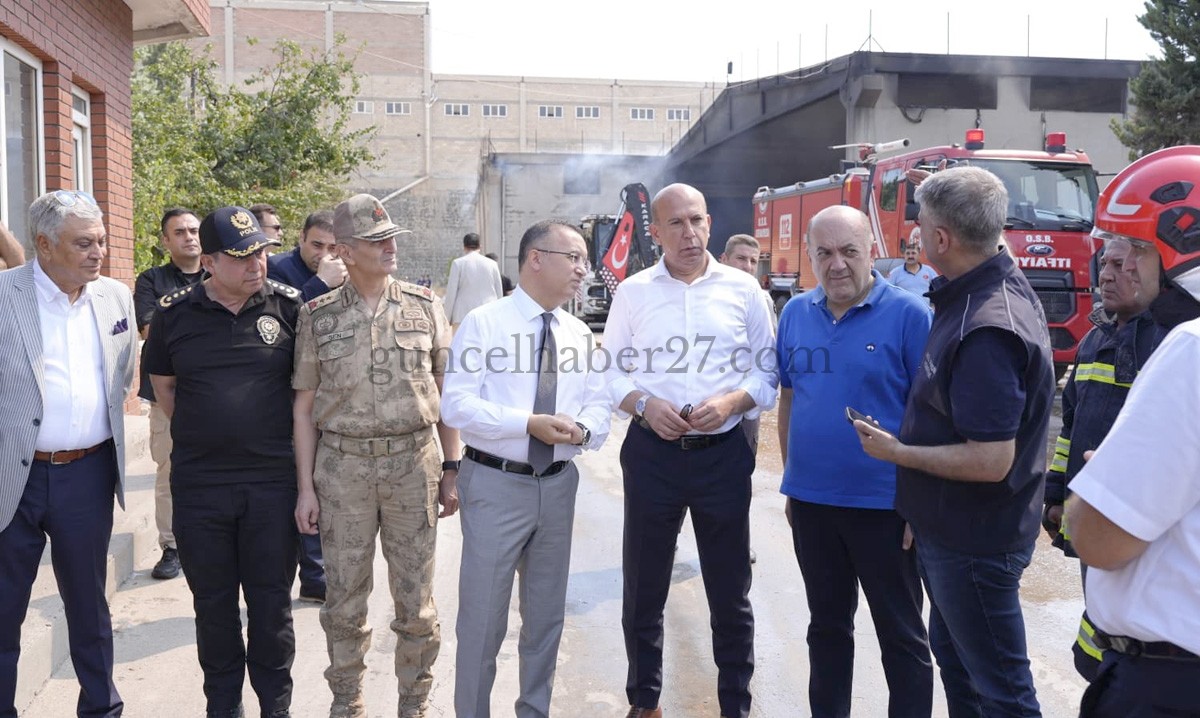 GAZİANTEP VALİSİ ÇEBER, TEKSTİL FABRİKASI YANGIN BÖLGESİNDE