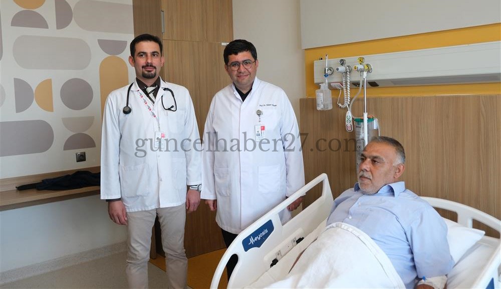 TÜRKİYE’DE İLK KEZ ANJİOGRAFİ İLE HASTANIN KALBİNDEKİ DELİK KAPATILDI