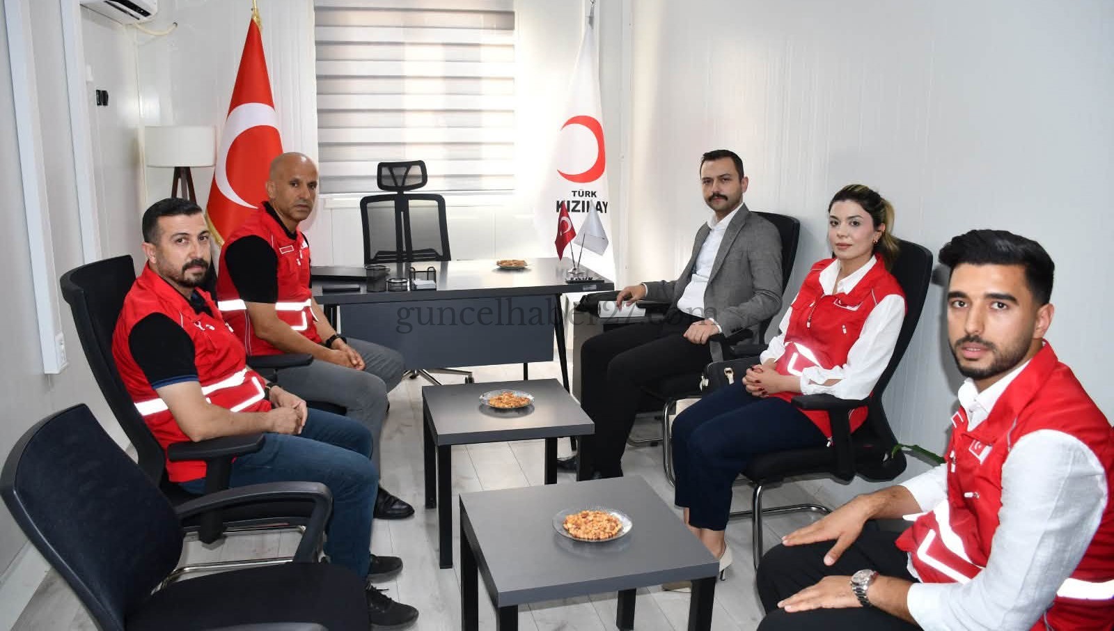 İSLAHİYE KAYMAKAMI OĞUZTÜRK, KIZILAYI ZİYARET ETTİ