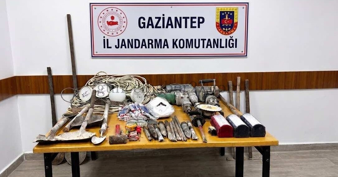 NURDAĞI’NDA KAÇAK KAZIYA 4 GÖZALTI